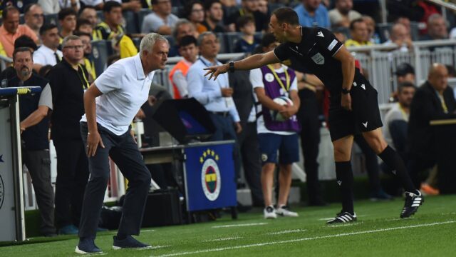 Non e piu all altezza da rio ferdinand l attacco finale a jose mourinho