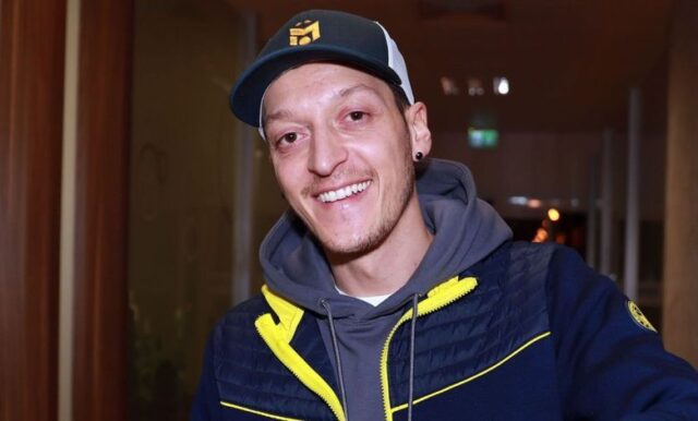 Ozil 1