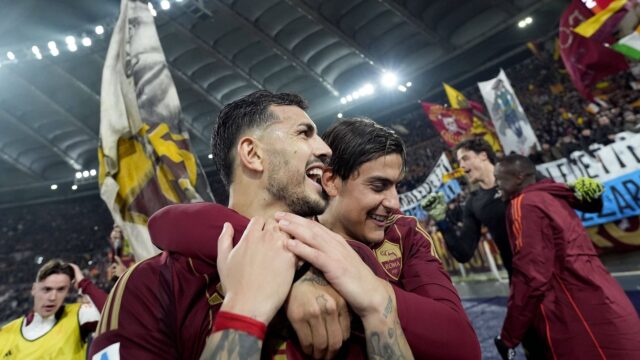 Paredes e dybala sfottono la curva nord