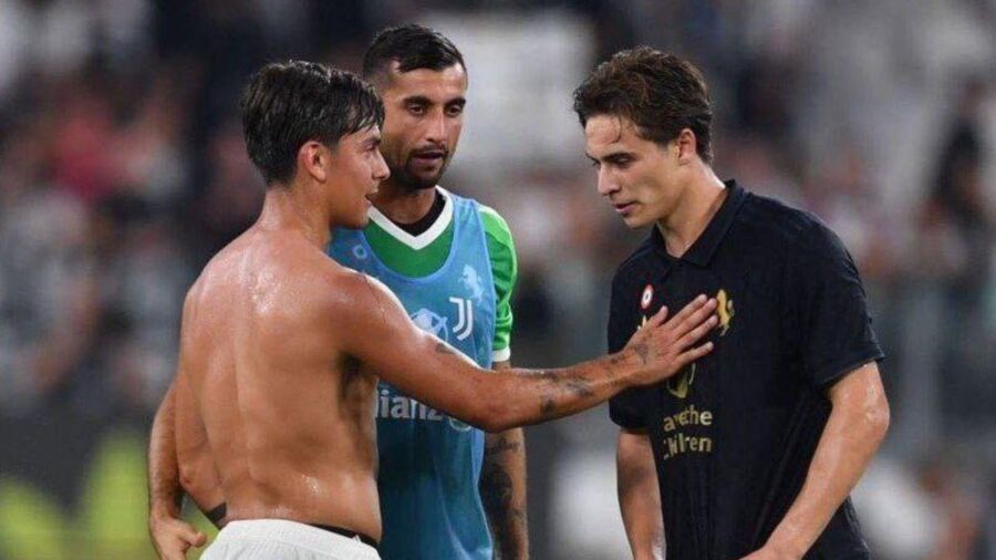 Passaggio di consegne tra dybala e yildiz
