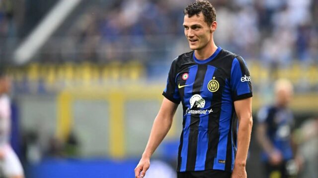 Pavard colpisce il palo contro la roma