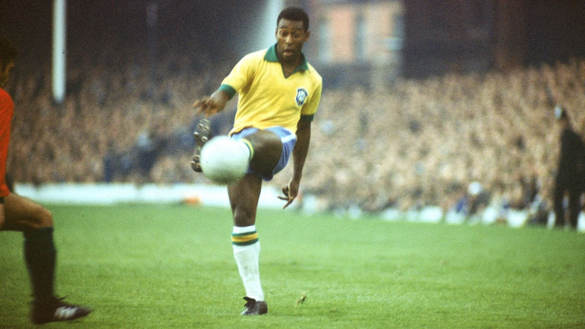 pele-con-la-maglia-del-brasile