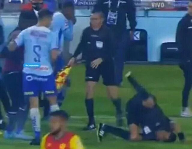 Pugno arbitro ecuador