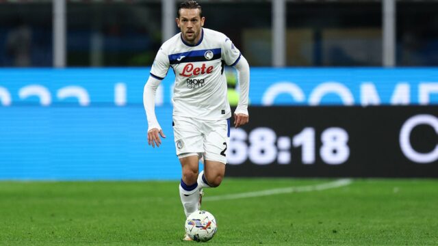 Rafael toloi atalanta bc controls the ball serie a ac milan v atalanta giuseppe meazza april 20 2025 milan italyjpg