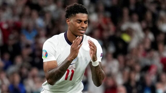 Rashford sbaglia rigore