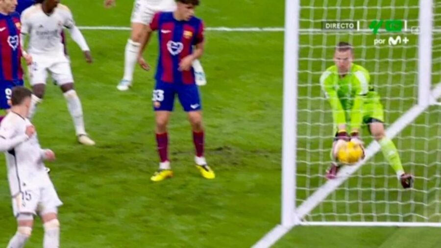 Real madrid barcellona gol fantasma