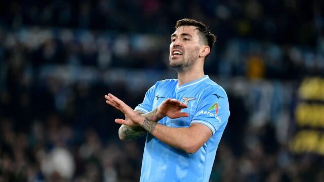 Romagnoli sotto la curva nord dopo lazio milan