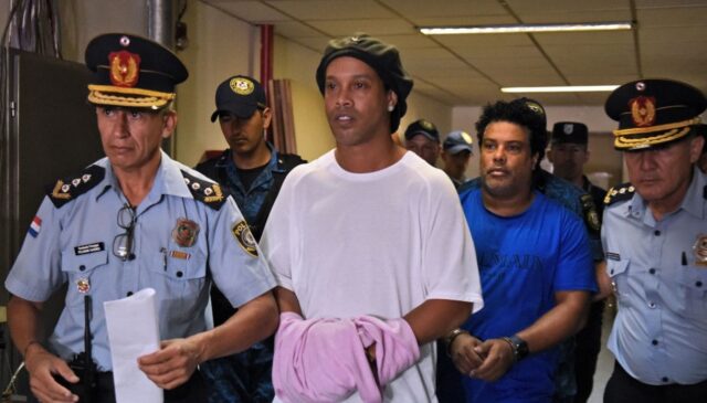 Ronaldinho arrestato