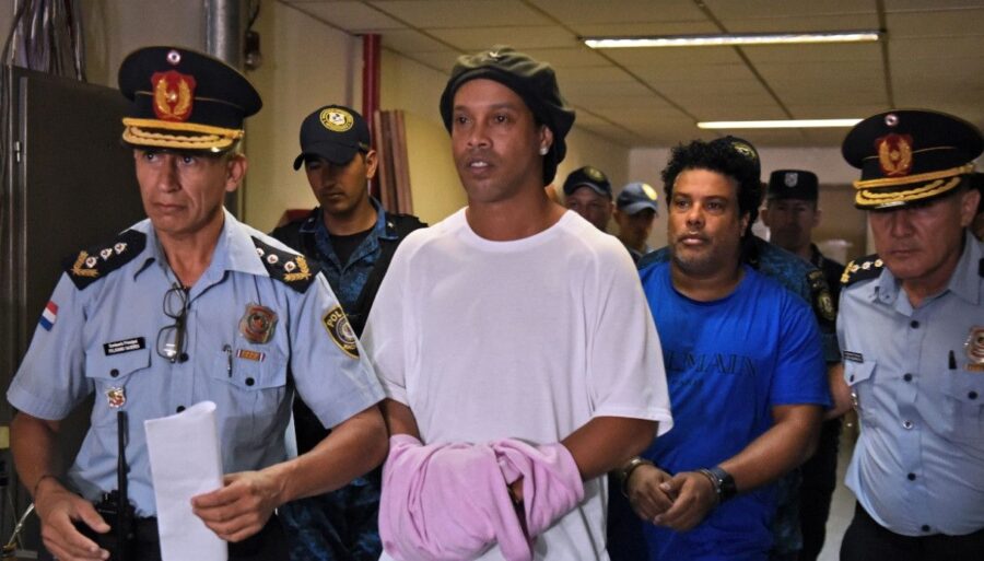 Ronaldinho arrestato