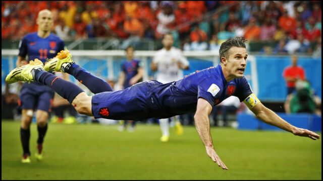 Salvador fussball wm 2014 niederlande vs spanien robin van persie mit kopfball xvixxivx 2746107jpg