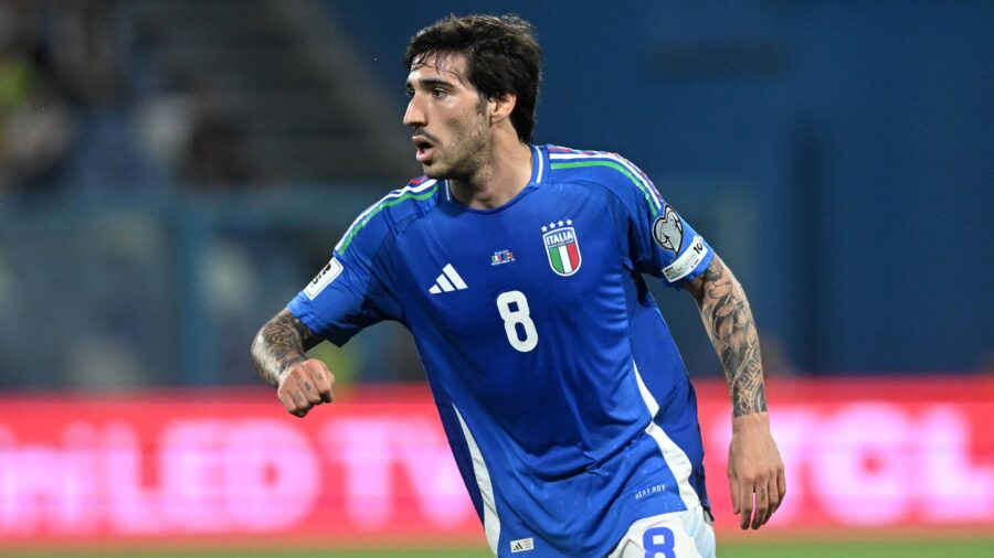 Sandro tonali italia qualifying round italy moldova 2 0 azione action single shot 2024 25 qualificazioni mondiali 2026 italia moldova moldavia 2 0jpg