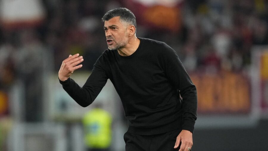Sergio conceicao head coach of ac milan during the serie a football match between as roma and ac milan at olimpico stadium in rome italy may 18 2025 antoniettaxbaldassarrejpg