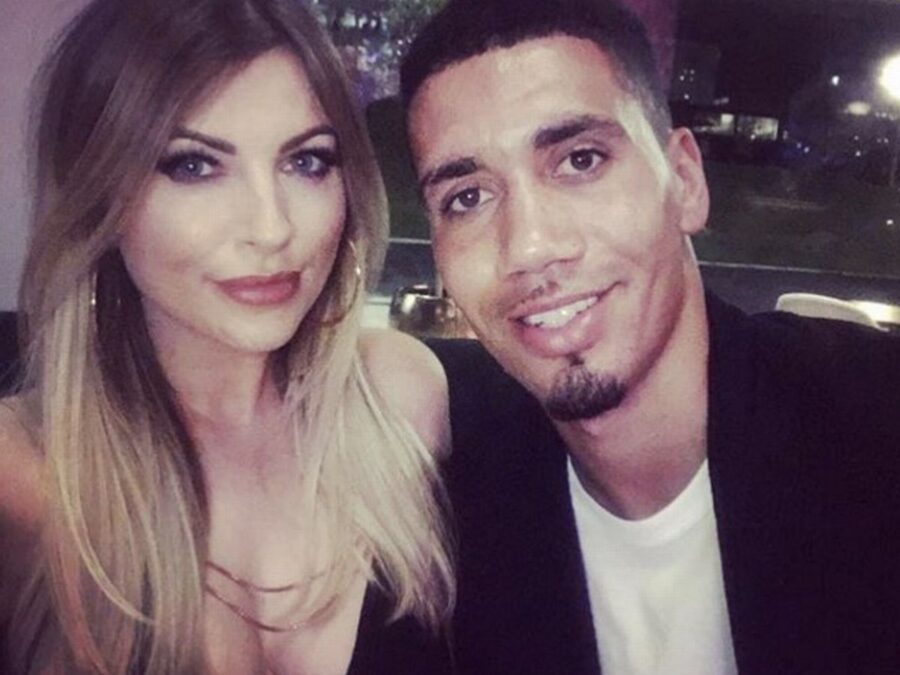 Smalling moglie