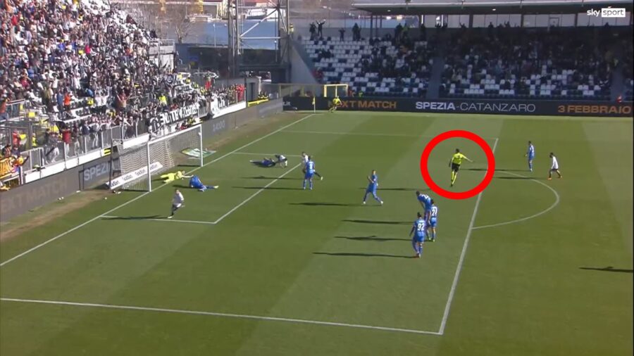 Spezia catanzaro arbitro esulta