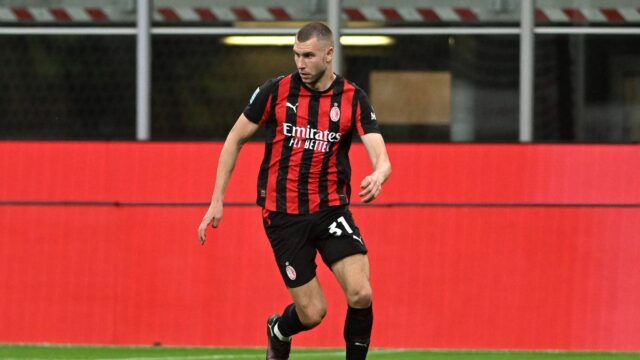 Strahinja pavlovic serie a 2024 25 milan monza 2 0 milan new shirt 2025 26 azione action single shot serie a 2024 25 milan monza 2 0 milan maglia nuova 2025 26jpg