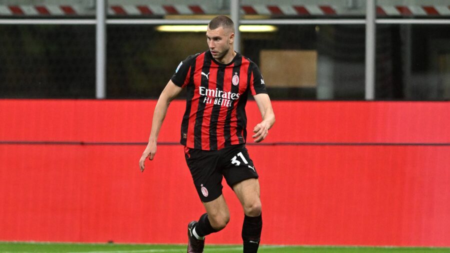 Strahinja pavlovic serie a 2024 25 milan monza 2 0 milan new shirt 2025 26 azione action single shot serie a 2024 25 milan monza 2 0 milan maglia nuova 2025 26jpg