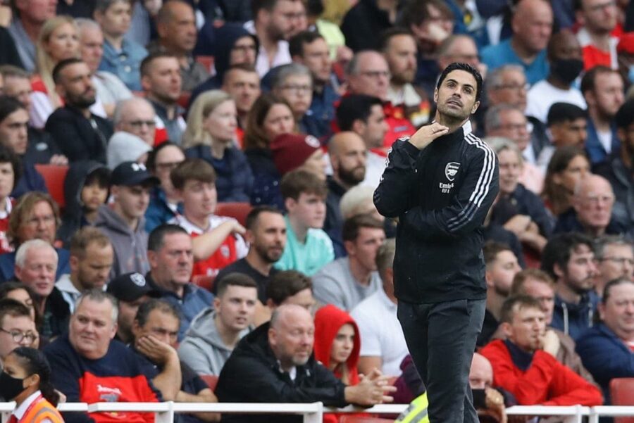 Tifosi bloccano arteta