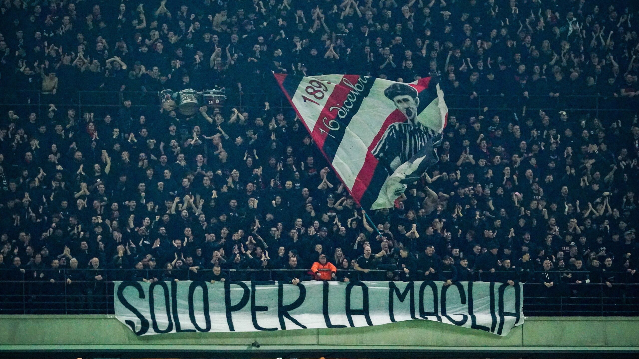 Altro striscione tolto ai tifosi del Milan