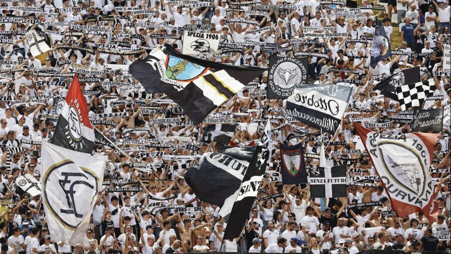 Tifosi nuovo logo dello spezia