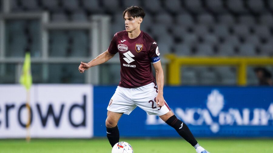 Torino fc v as roma serie a samuele ricci of torino fc in action during the serie a football match between torino fc and as roma turin italy copyright xnicoloxcampoxjpg