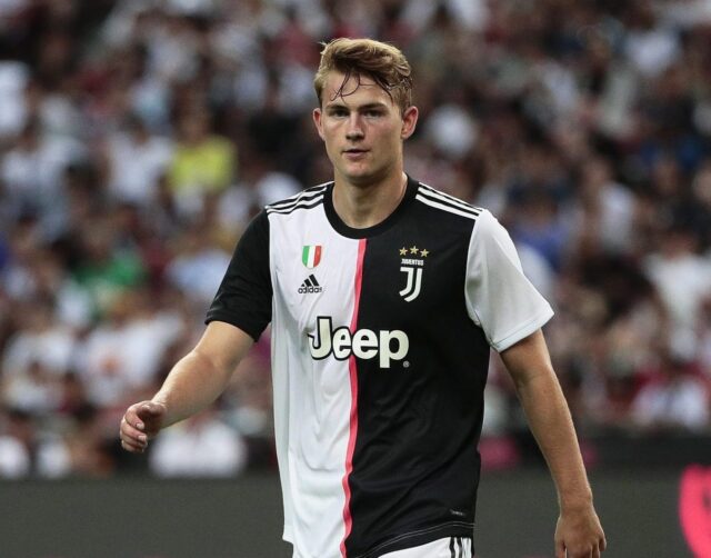 Van basten critica de ligt