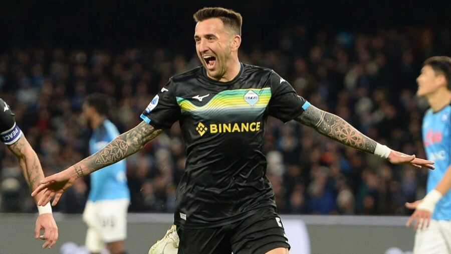Vecino esulta dopo il gol vittoria al napoli