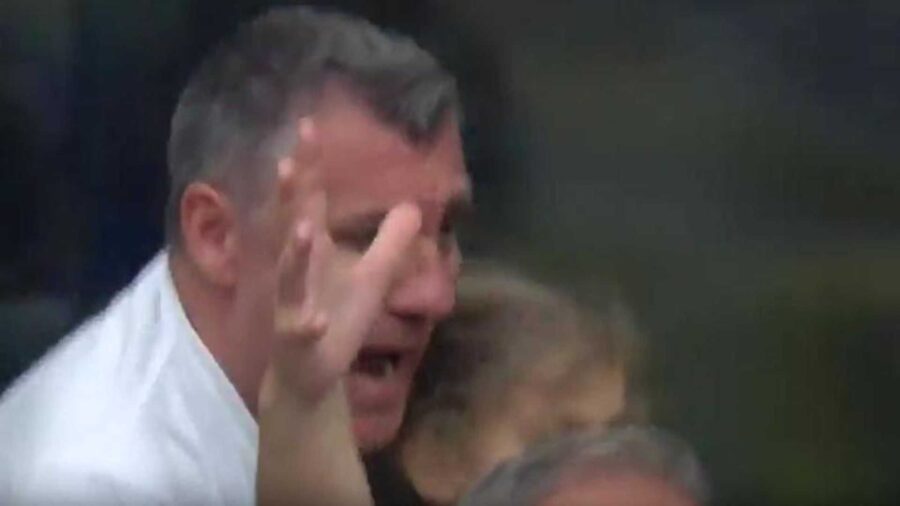 Vieri esulta con le figlie