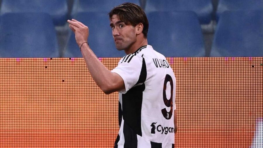 Vlahovic esulta polemico dopo il gol al genoa