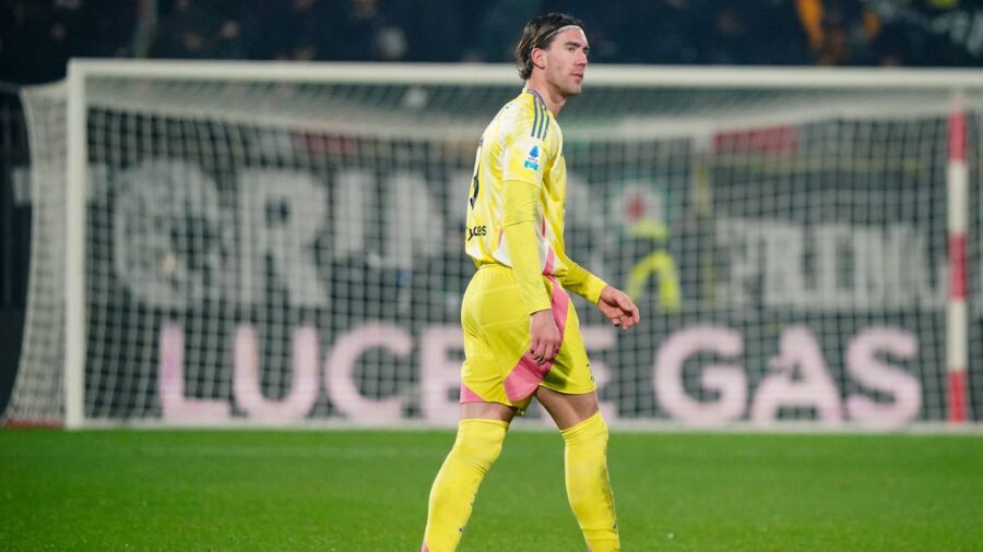 Vlahovic furioso al cambio in monza juventus