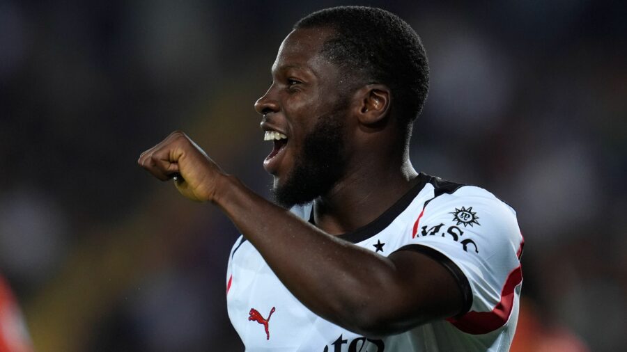 Yunus musah ac milan gestures serie a us lecce v ac milan via del mare stadium august 29 2025 lecce italyjpg