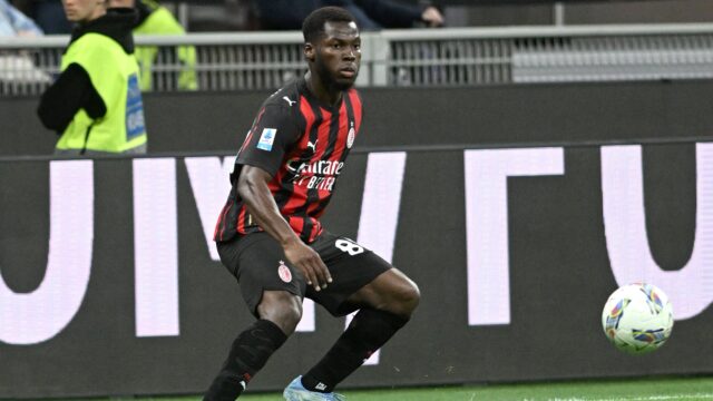 Yunus musah serie a 2024 25 milan monza 2 0 milan new shirt 2025 26 azione action single shot serie a 2024 25 milan monza 2 0 milan maglia nuova 2025 26jpg