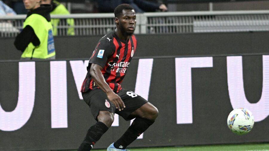 Yunus musah serie a 2024 25 milan monza 2 0 milan new shirt 2025 26 azione action single shot serie a 2024 25 milan monza 2 0 milan maglia nuova 2025 26jpg