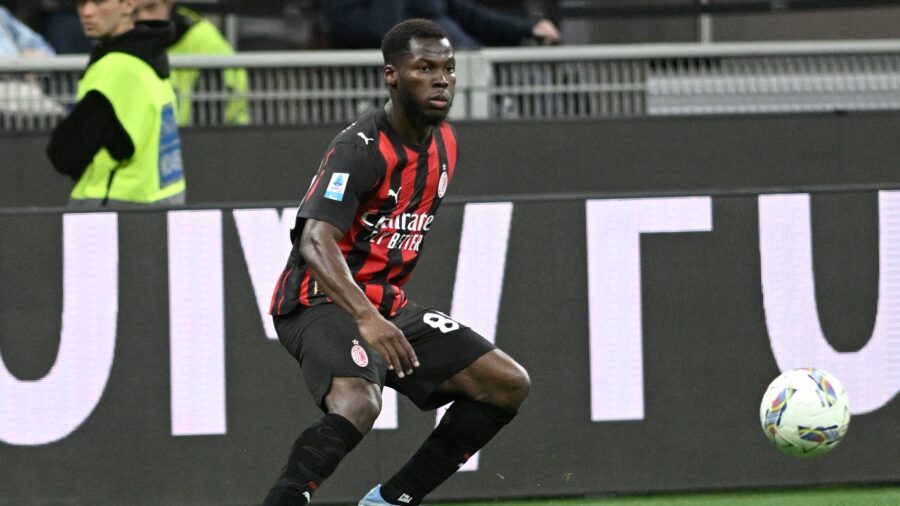 Yunus musah serie a 2024 25 milan monza 2 0 milan new shirt 2025 26 azione action single shot serie a 2024 25 milan monza 2 0 milan maglia nuova 2025 26jpg