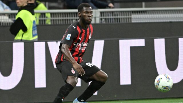 Yunus musah serie a 2024 25 milan monza 2 0 milan new shirt 2025 26 azione action single shot serie a 2024 25 milan monza 2 0 milan maglia nuova 2025 26jpg