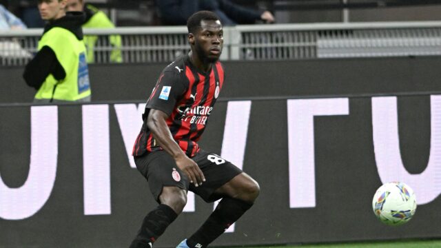 Yunus musah serie a 2024 25 milan monza 2 0 milan new shirt 2025 26 azione action single shot serie a 2024 25 milan monza 2 0 milan maglia nuova 2025 26jpg