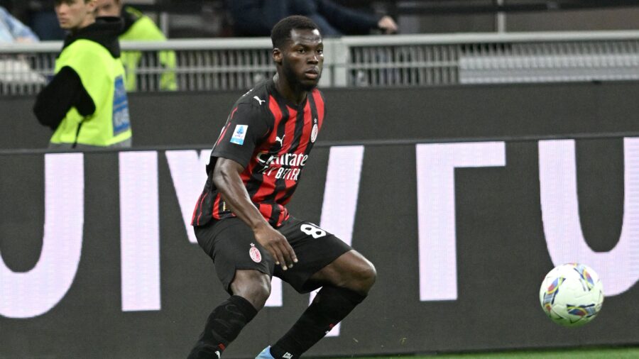 Yunus musah serie a 2024 25 milan monza 2 0 milan new shirt 2025 26 azione action single shot serie a 2024 25 milan monza 2 0 milan maglia nuova 2025 26jpg