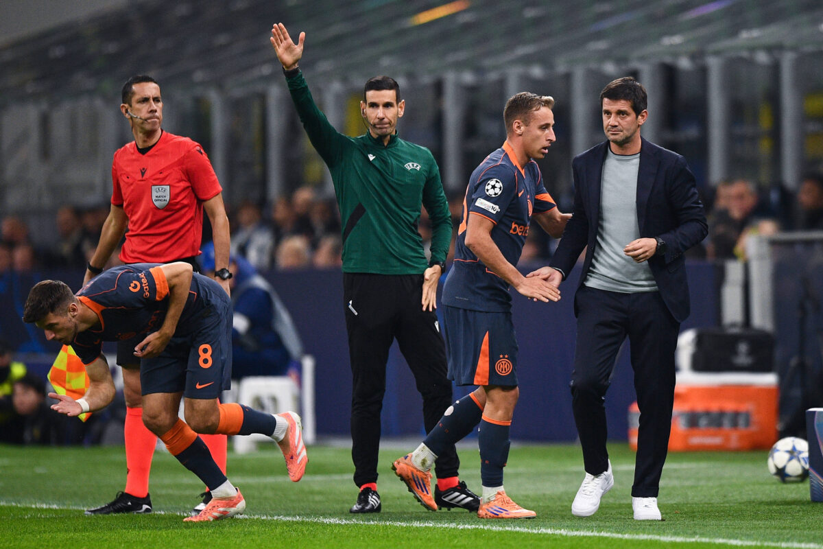 Frattesi con il proprio allenatore Chivu