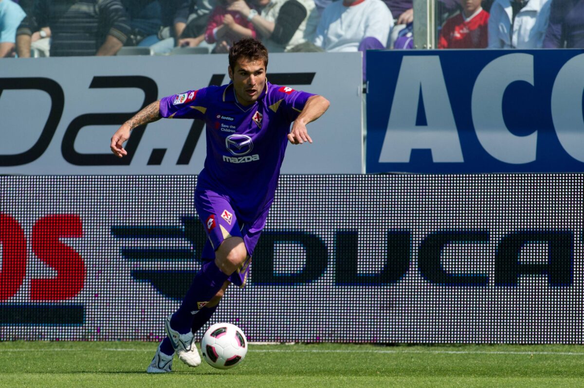 Adrian Mutu in azione con la maglia della Fiorentina