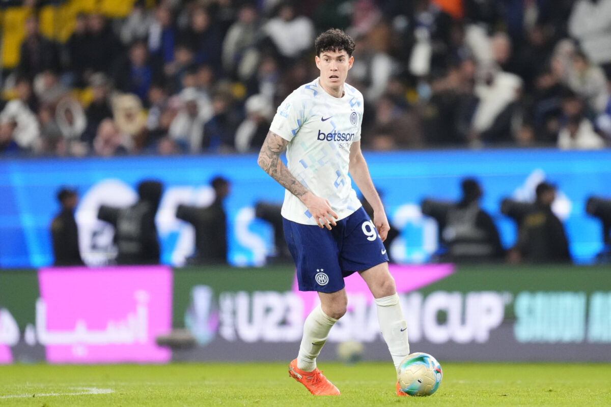 Alessandro Bastoni in campo con l'Inter 