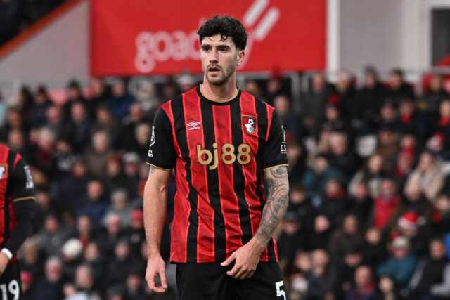 Marcos Senesi in azione in una partita di Premier League