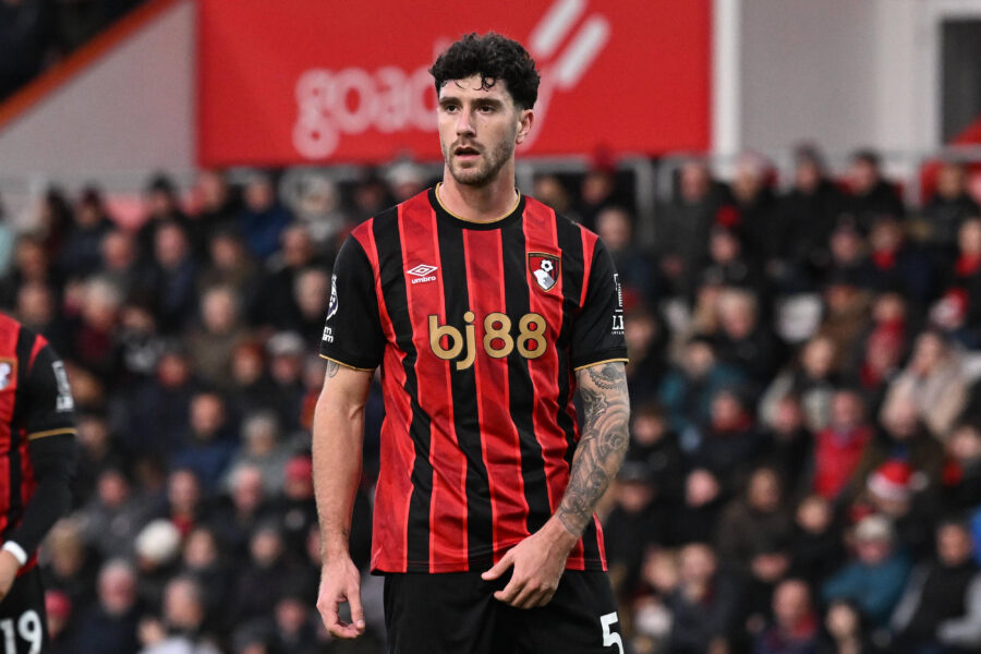 Marcos Senesi in azione in una partita di Premier League