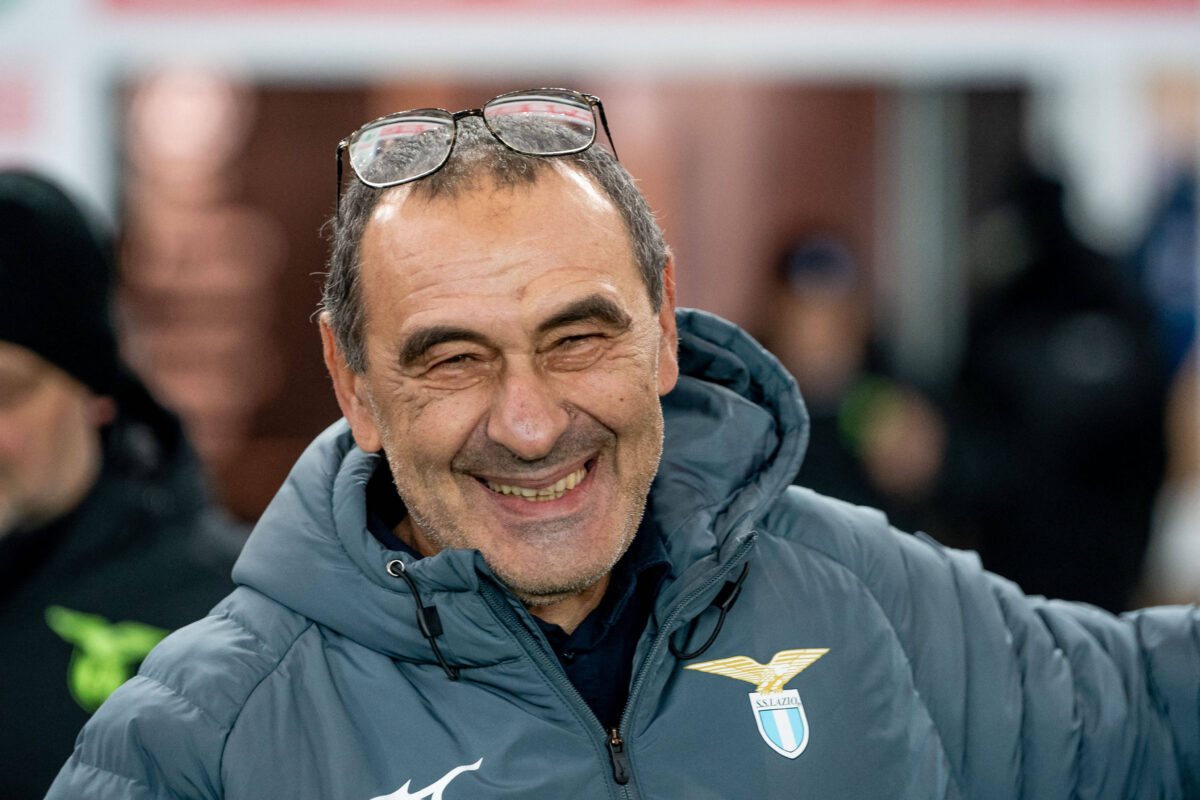 Sarri sorridente prima di un match della Lazio
