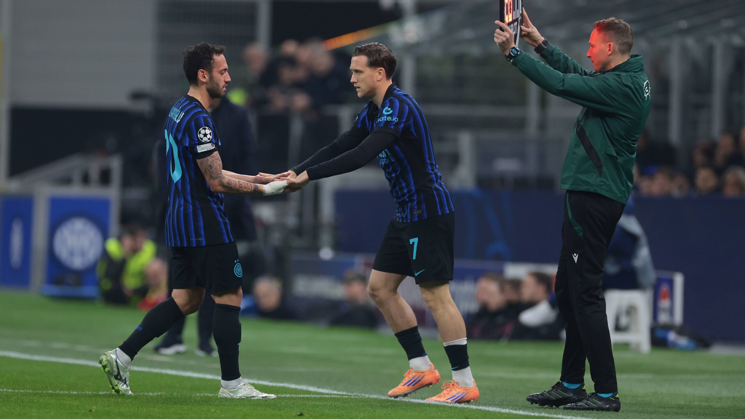 Infortunio per Calhanoglu