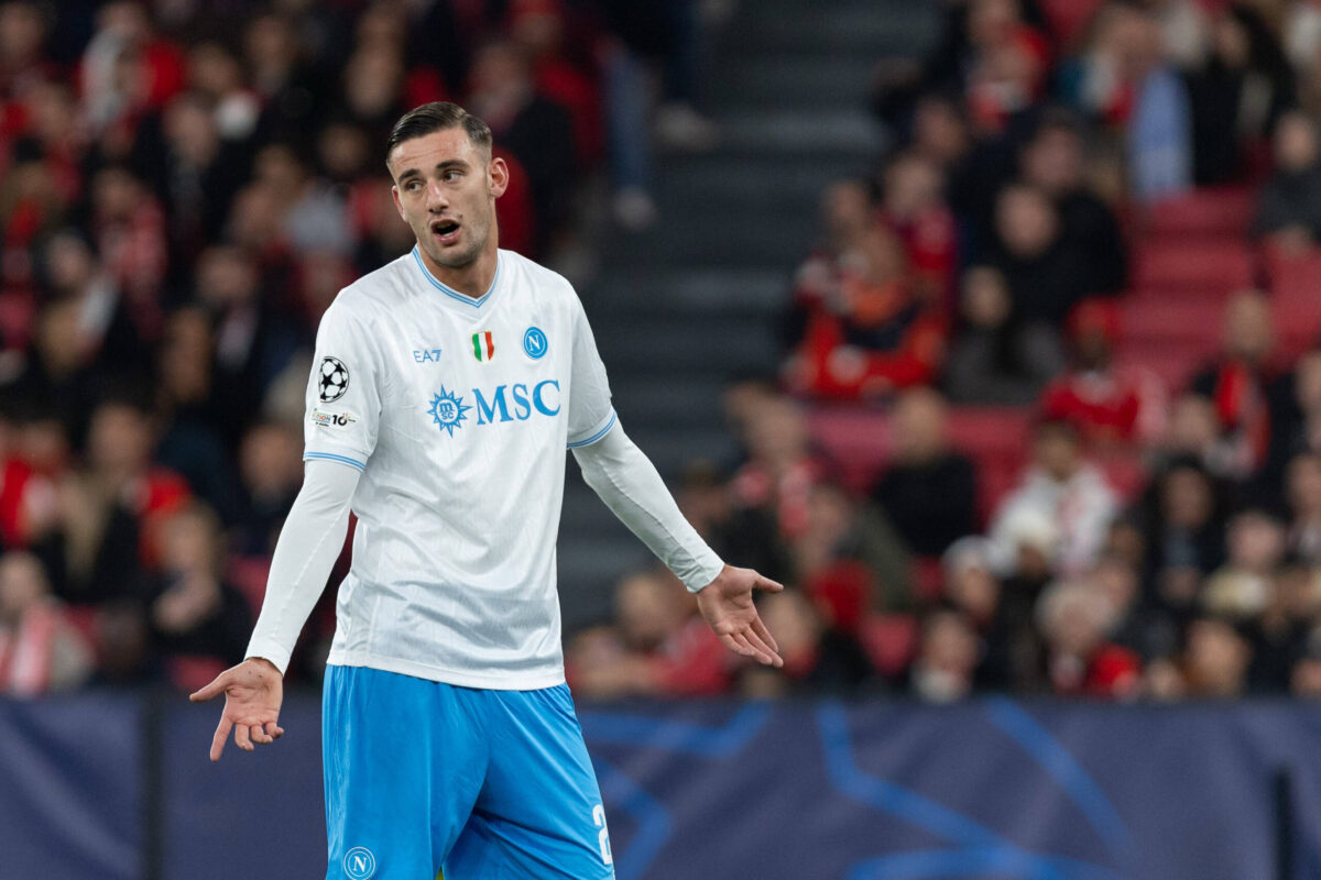 Lorenzo Lucca in campo con il Napoli