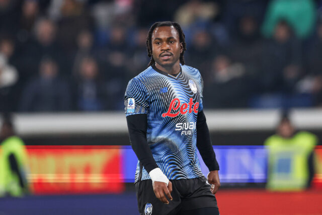 Lookman durante il riscaldamento con l'Atalanta