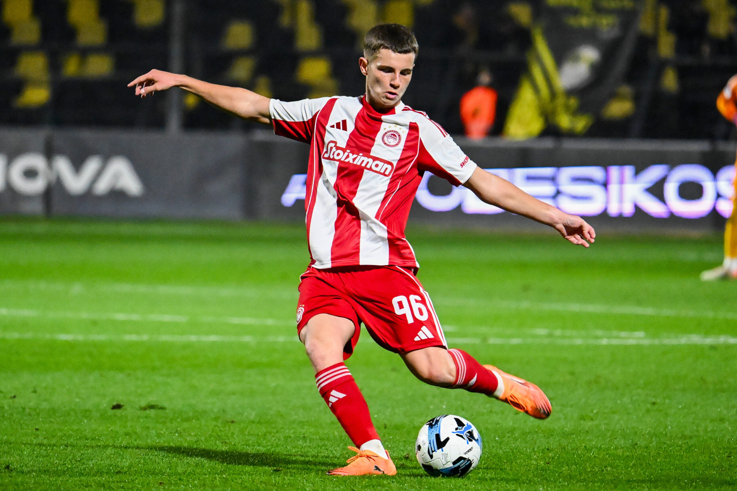 Christos Mouzakitis centrocampista dell'Olympiakos