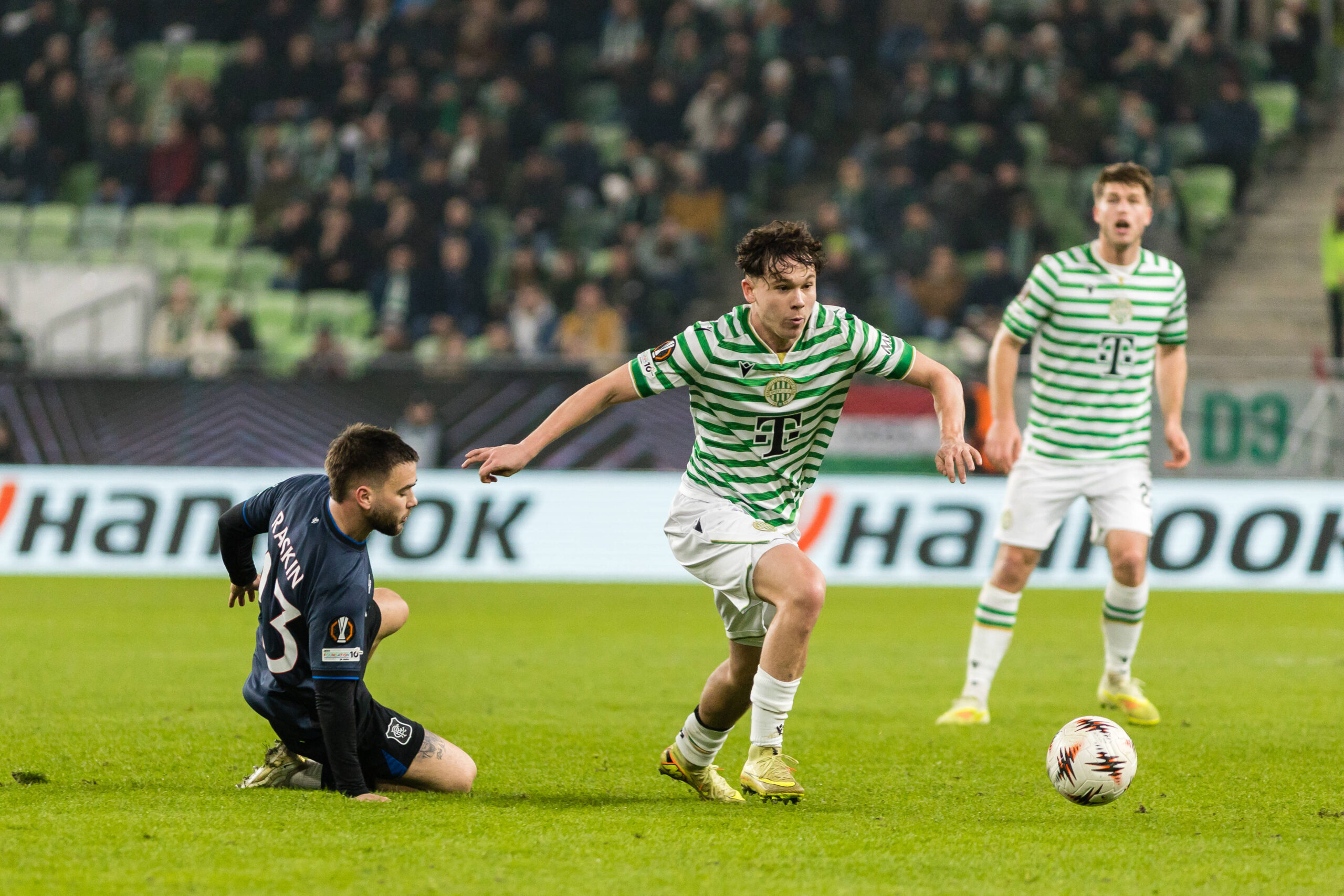 Alex Toth in azione in Ferencvaros-Rangers