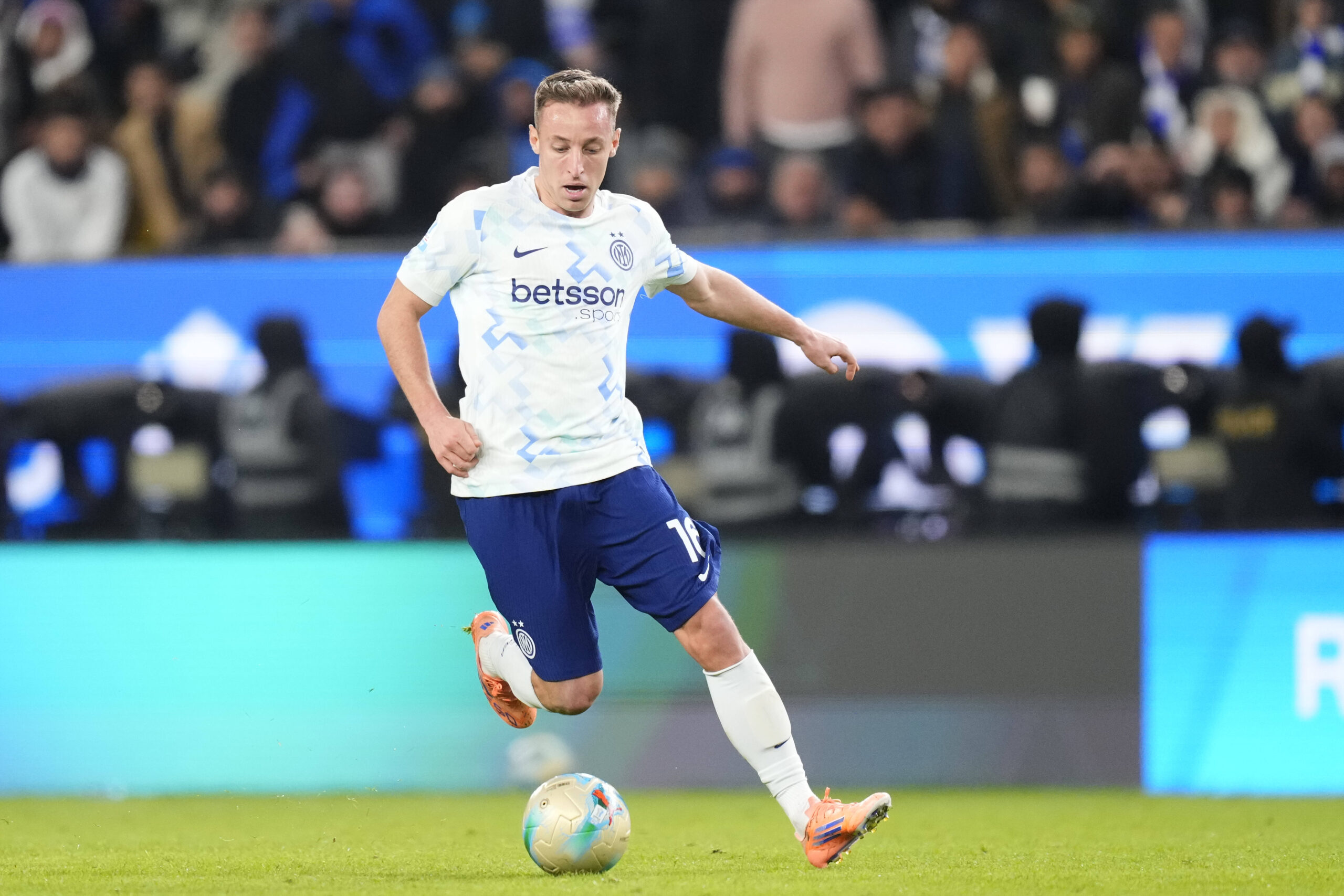 Davide Frattesi in uscita dall'Inter