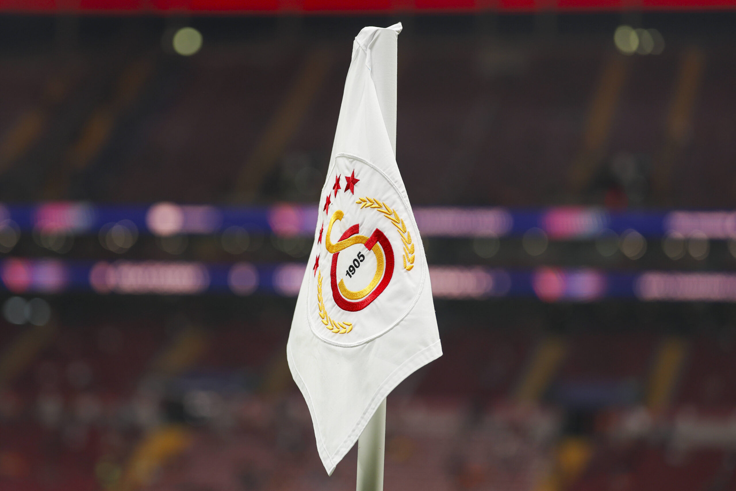 La bandierina con il logo del Galatasaray