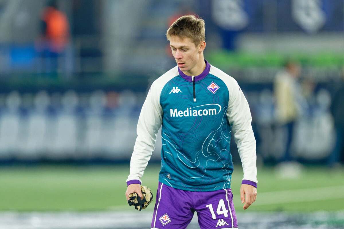 Hans Nicolussi Caviglia in uscita dalla Fiorentina